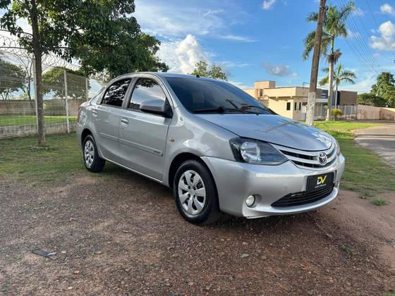 TOYOTA ETIOS 1.5 XS 16V FLEX 4P MANUAL TOYOTA ETIOS 1.5 XS 16V FLEX 4P MANUAL